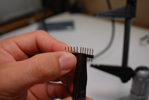 Snapping 6 pins of FTDI goodness.